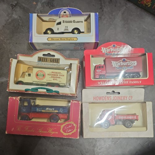 Joblot diecast vehicles - of, 5