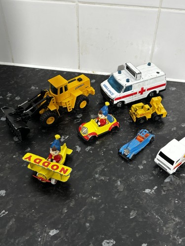 130 pieces corgi matchbox etc - pieces,