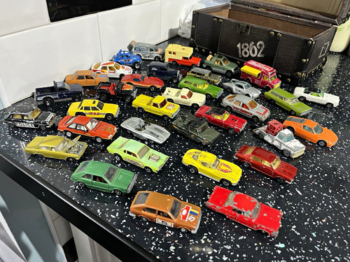 X34 job lot diecast - lot, 1:64